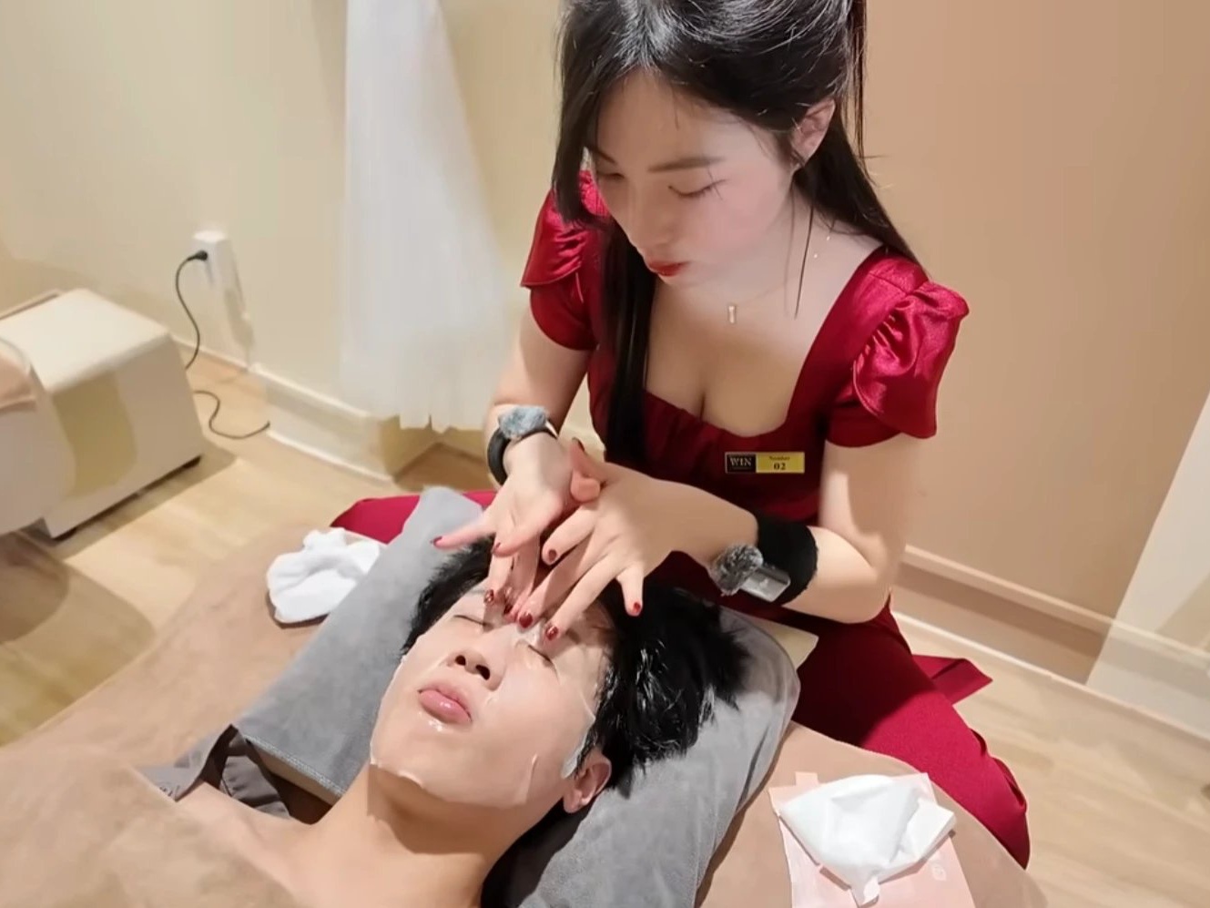 【好店推荐】胡志明新晋帝王洗头店：Win Barbershop | 嘿胖夜游-泰国越南暗黑团夜生活红灯区